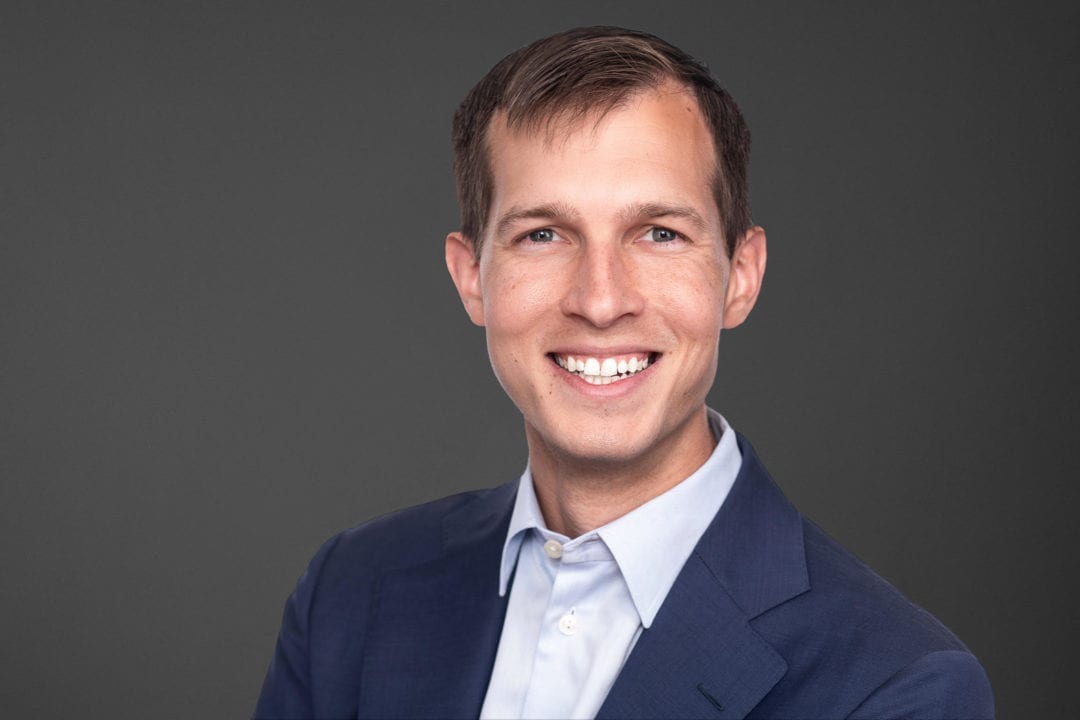 Fitzgibbons claims Auchinchloss “supports” display of Confederate flag